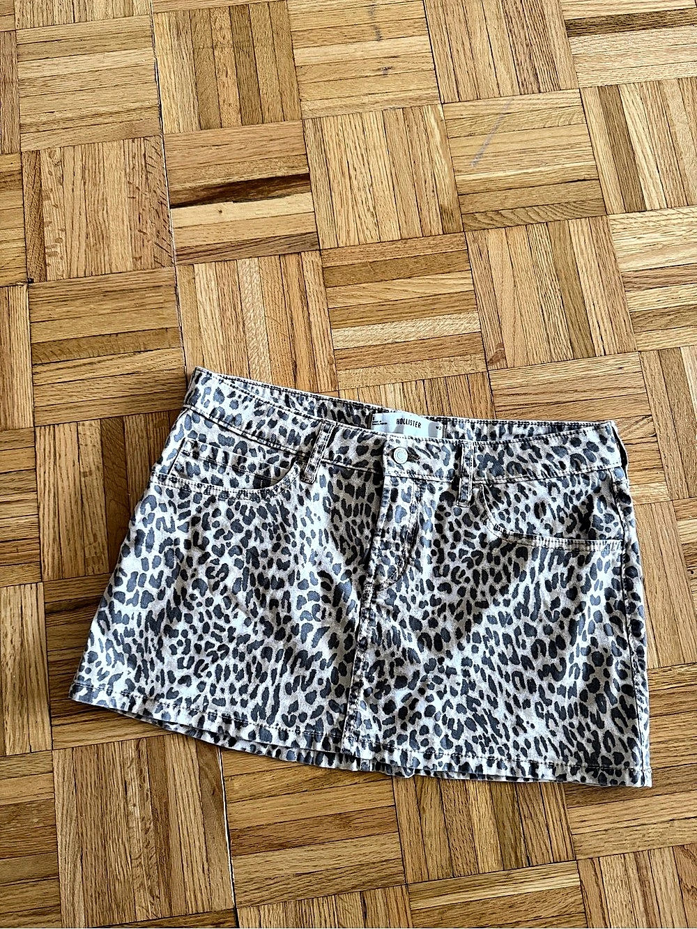 Hollister Women's Leopard Print Mini Skirt